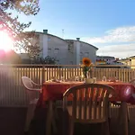 Apartment Bright 200mt From The *