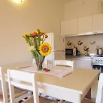 Apartment Bright 200mt From The