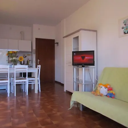 Apartment Bright 200mt From The